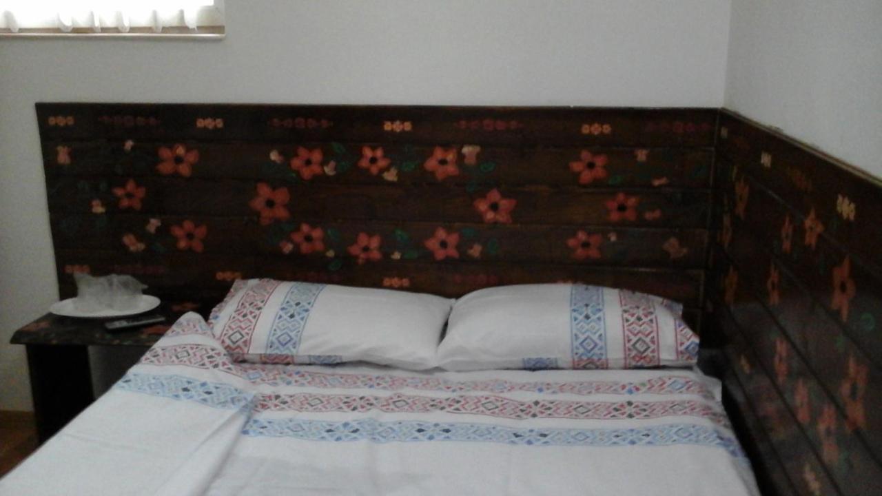 Vila Casa Piscul Lupului Pucioasa Exteriér fotografie
