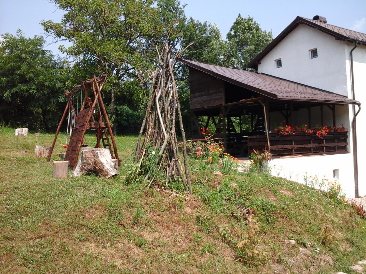 Vila Casa Piscul Lupului Pucioasa Exteriér fotografie